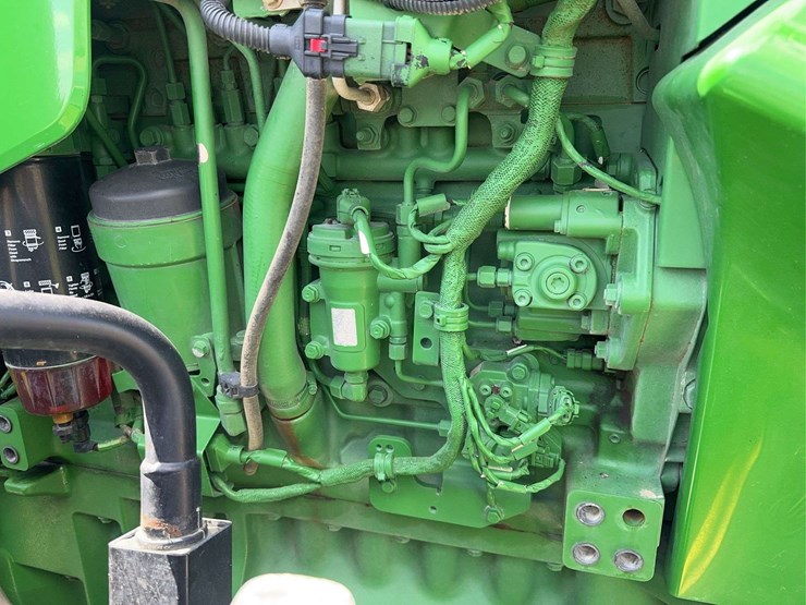 2013-john-deere-8285r-image-56