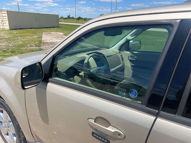 2012-ford-escape-image-18
