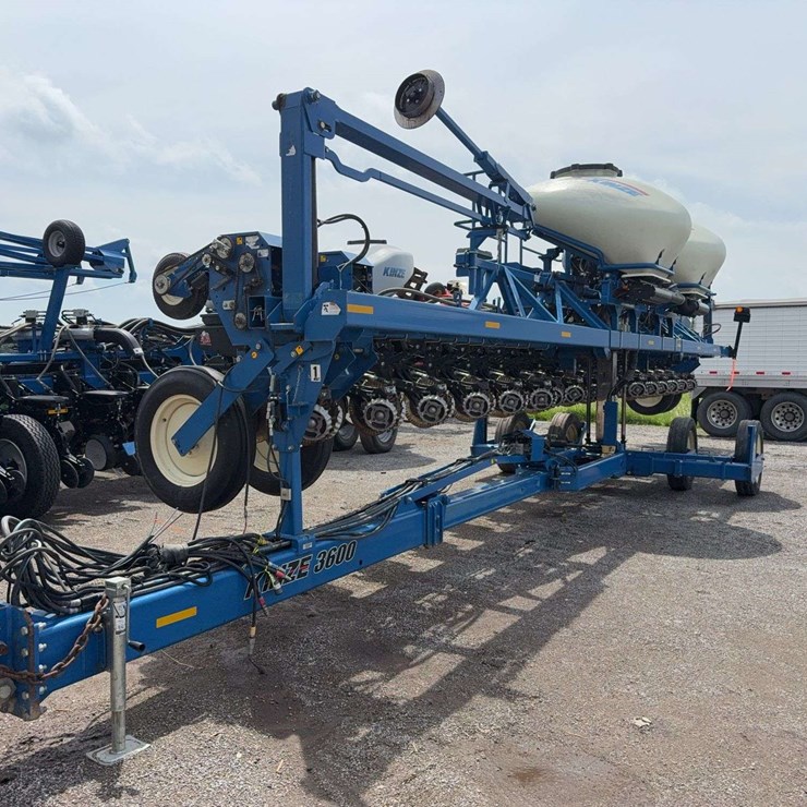2013 KINZE 3600