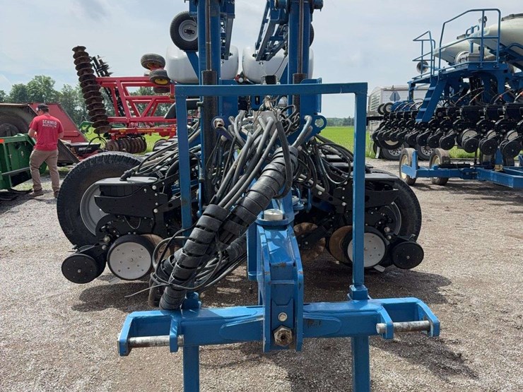 kinze-24-center-fill-planter,-30''-image-33