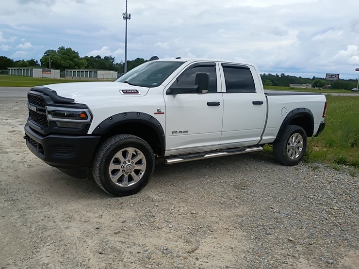 2020-dodge-2500-image-2