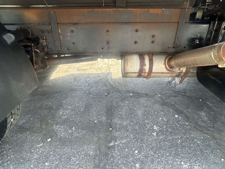 2002-freightliner-fl80-image-13