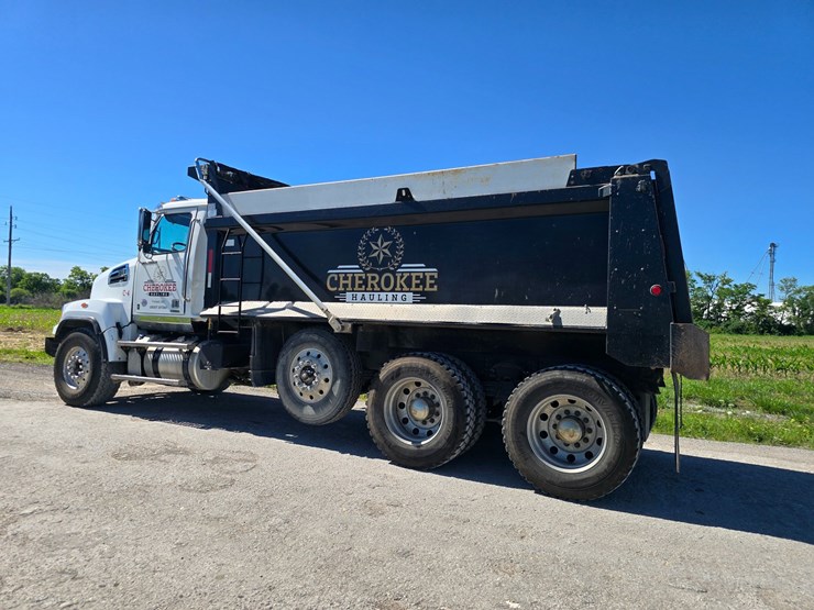 2018-western-star-4700-image-5