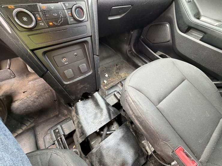 2017-ford-explorer-image-34