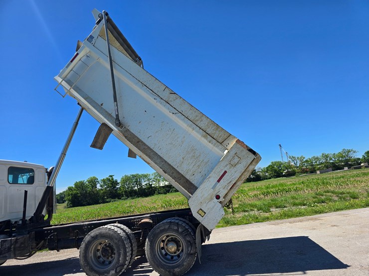 2020-western-star-4900-image-33