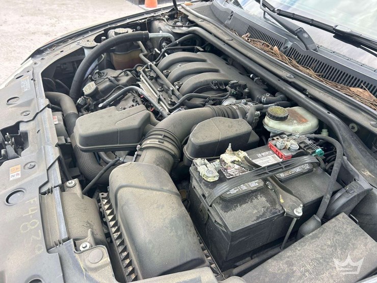 2014-ford-taurus-awd-sedan-image-24