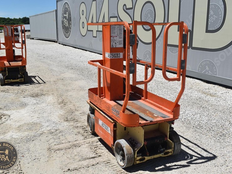 jlg-1230es-image-4