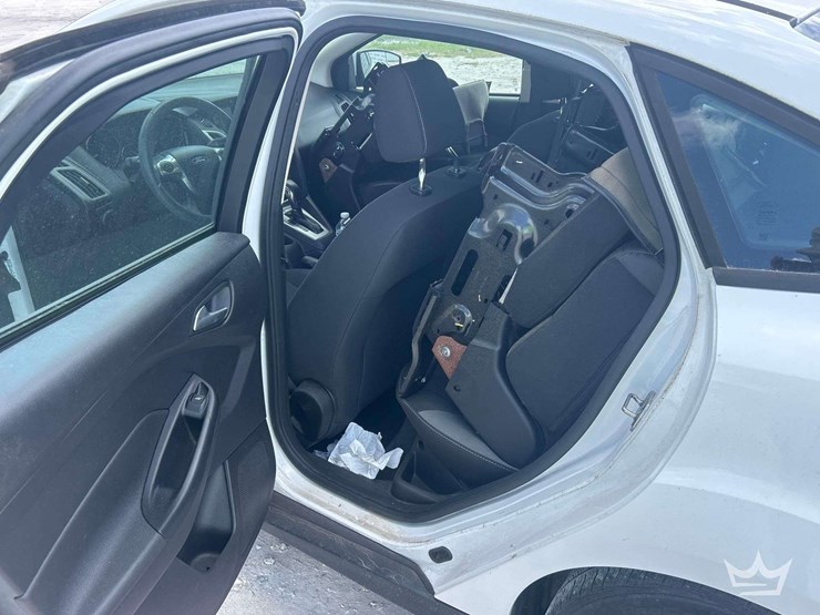 2012-ford-focus-sedan-image-20