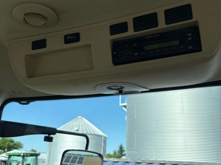 2010-john-deere-8320r-image-134