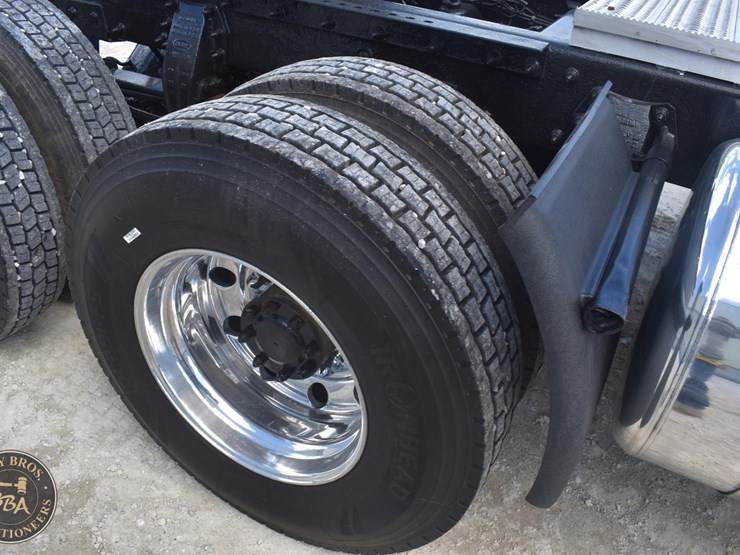 2013-peterbilt-367-image-28