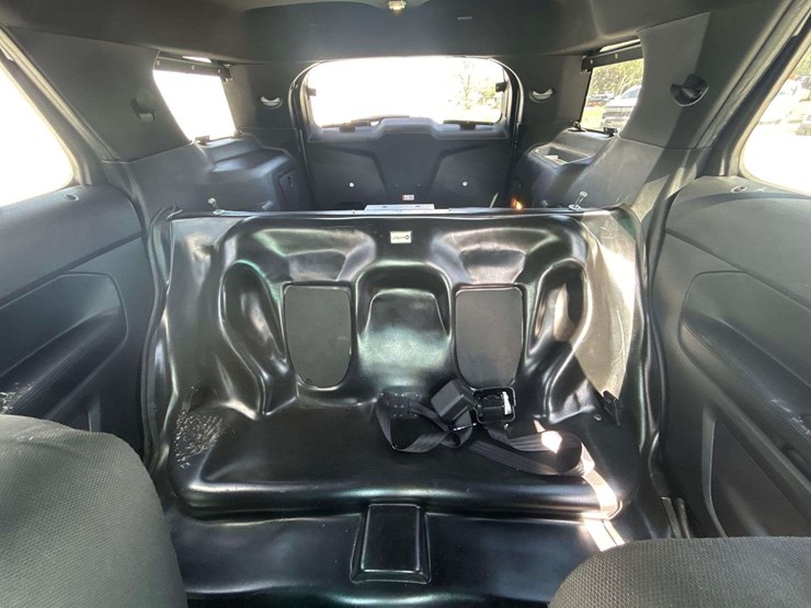 2016-ford-explorer-image-21