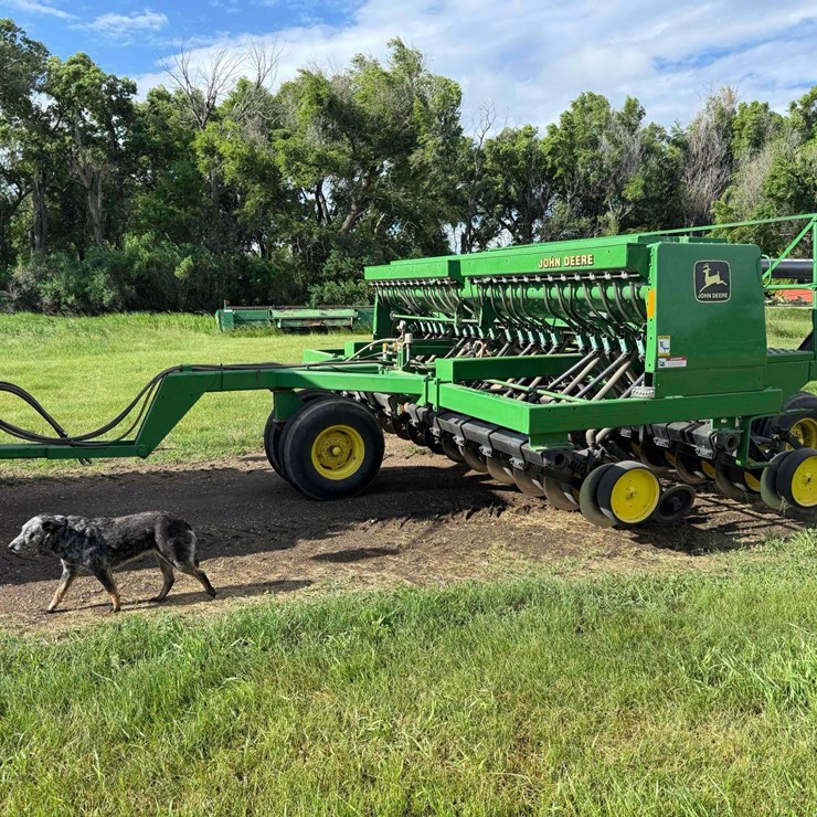 JOHN DEERE 750