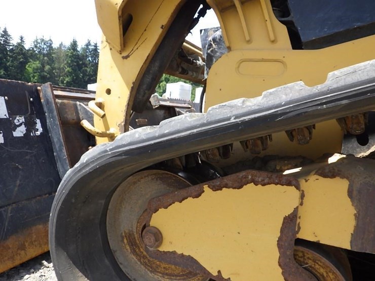 2017-caterpillar-239d-image-12