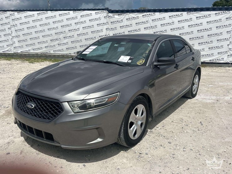 2014-ford-taurus-awd-sedan-image-1