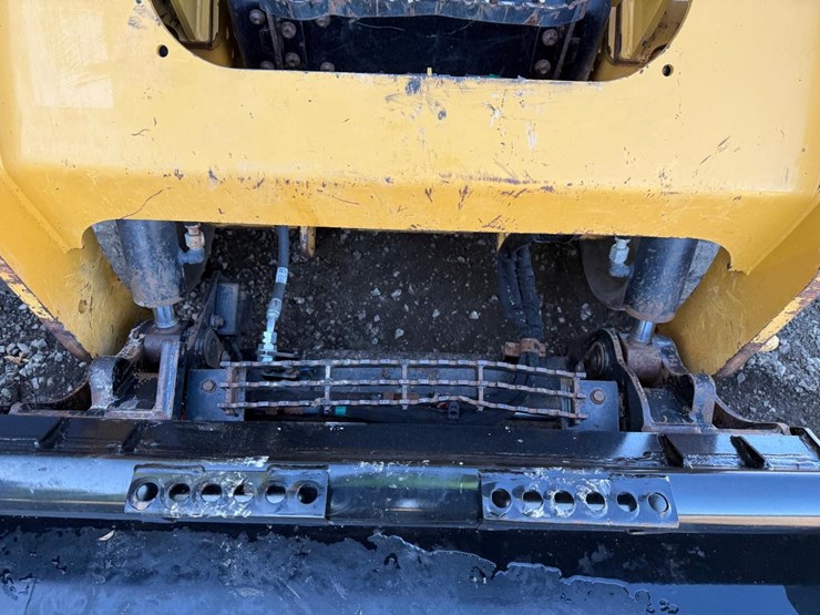 2023-caterpillar-259d3-image-10
