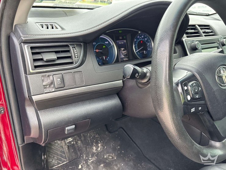 2016-toyota-camry-hybrid-sedan-image-13