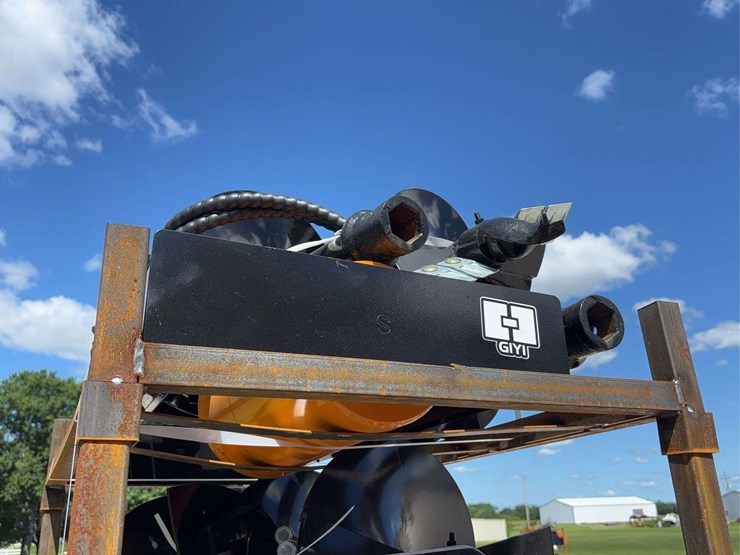 giyi-hydraulic-earth-auger-attachment-image-4