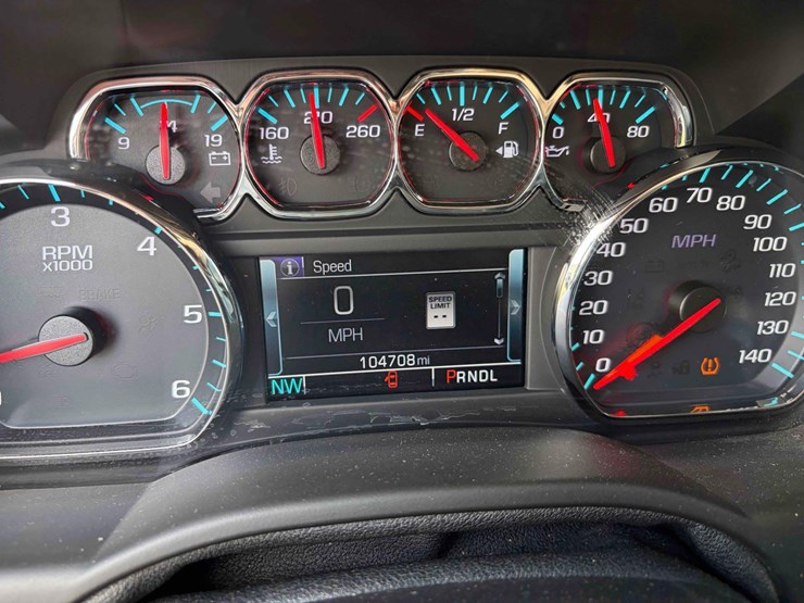 2019-chevrolet-suburban-image-20