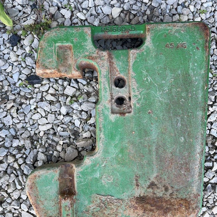 John Deere R51680 Weight - 45 KG