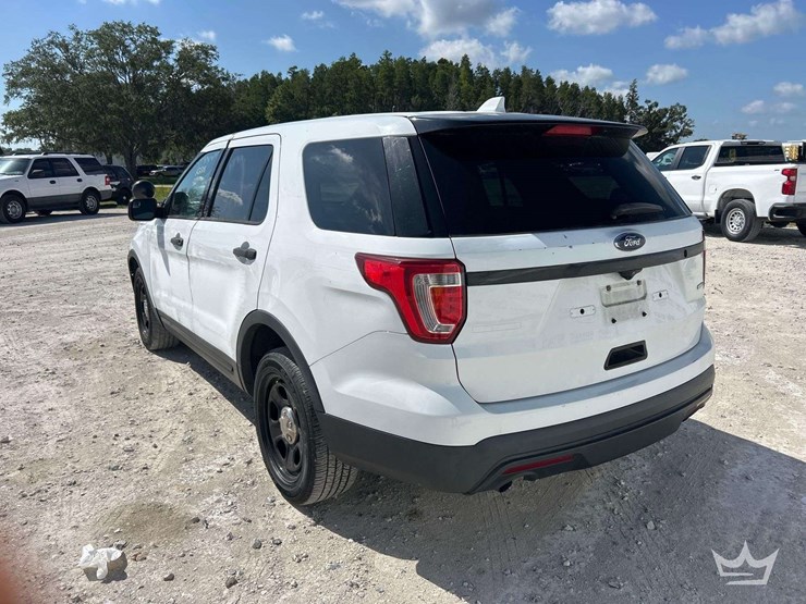 2016-ford-explorer-image-3