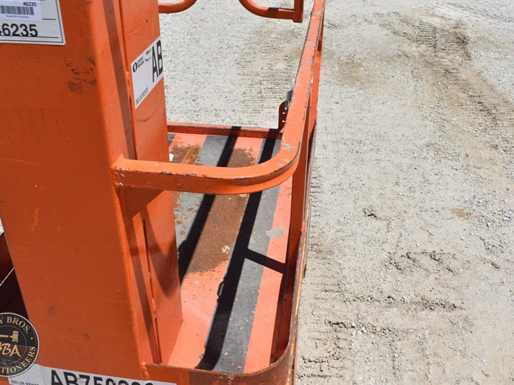 jlg-1230es-image-11