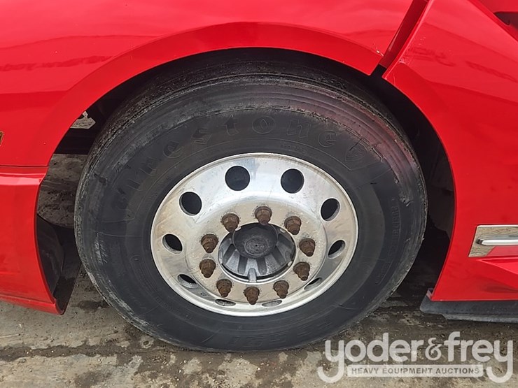 2019-volvo-vnl860-image-9