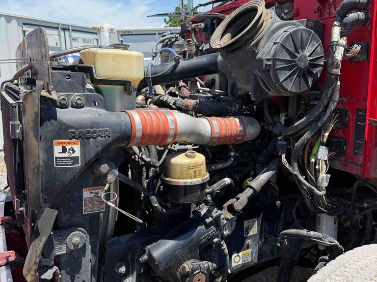 2011-peterbilt-337-image-21