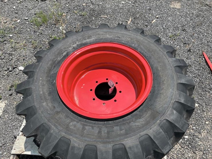 tiron-15-19.5-tire-w/-8-lug-rim-(pair)-image-5