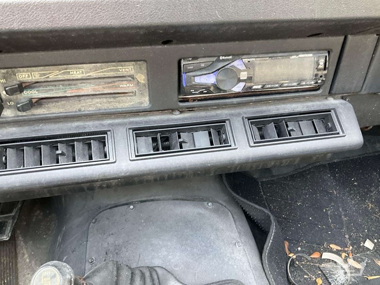 1995-jeep-wrangler-image-15
