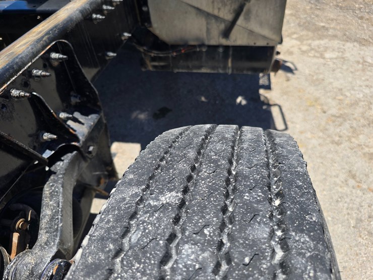 2017-peterbilt-365-image-93