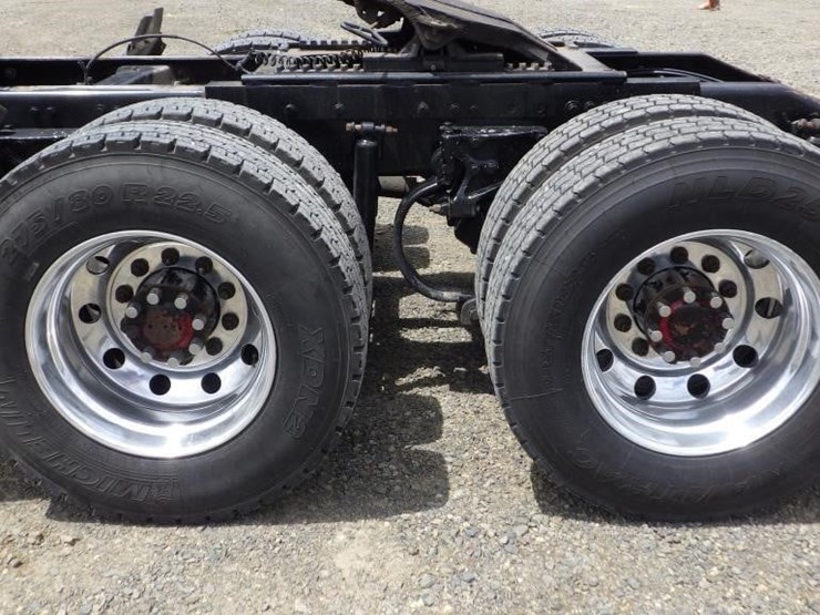 2008-peterbilt-389-image-9