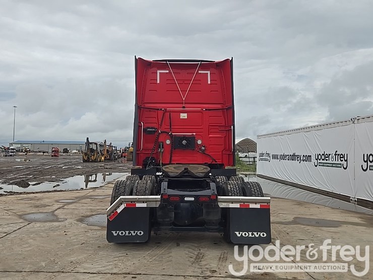 2019-volvo-vnl860-image-4