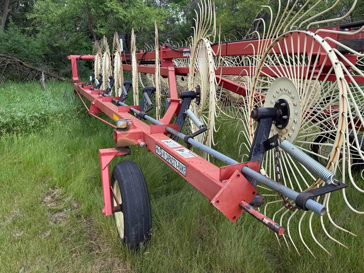 h&s-14-wheel-v-rake-image-2