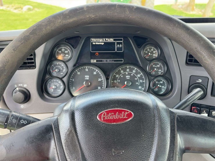 peterbilt-579-image-89
