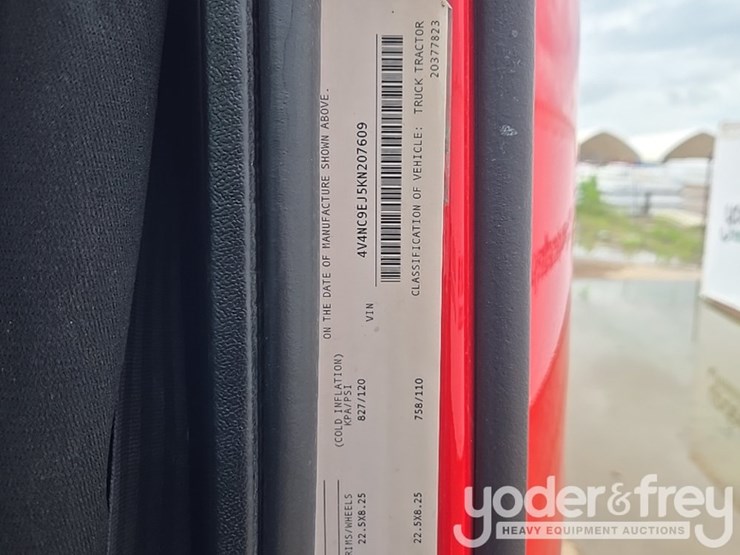 2019-volvo-vnl860-image-67