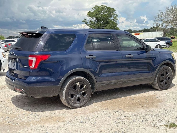 2016-ford-explorer-image-3