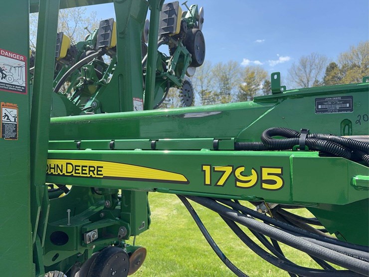 2019-john-deere-1795-image-11