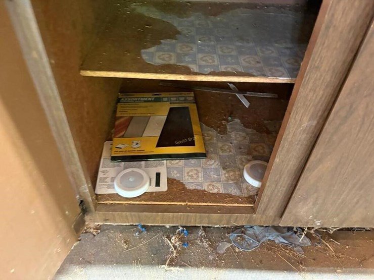 contents-of-shelves-&-hardware-image-13