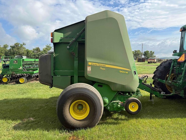 2020-john-deere-560m-image-6