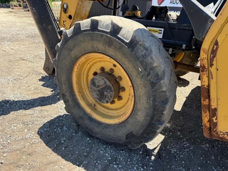 caterpillar-tl943-image-16