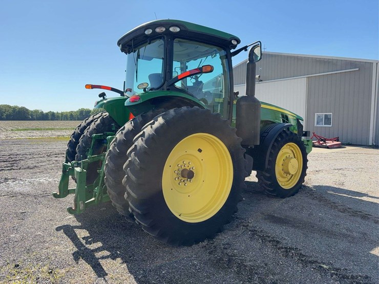 2011-john-deere-8260r-image-18