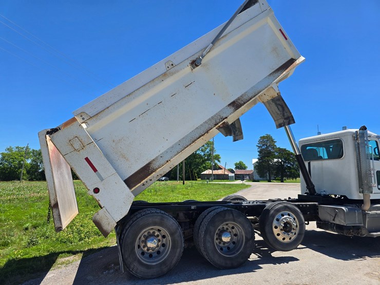2017-peterbilt-365-image-65