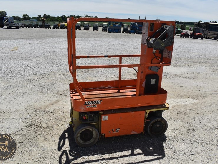 jlg-1230es-image-4