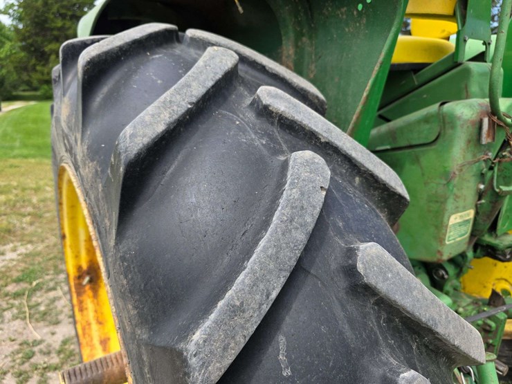 john-deere-3010-image-6