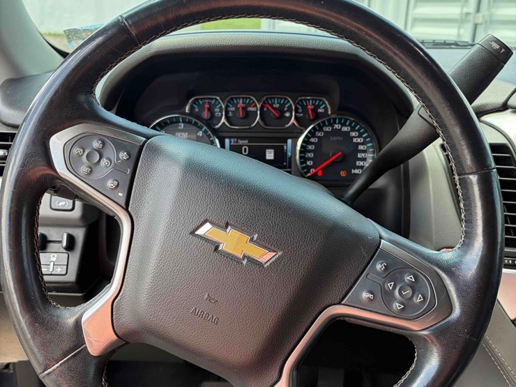 2019-chevrolet-suburban-image-18
