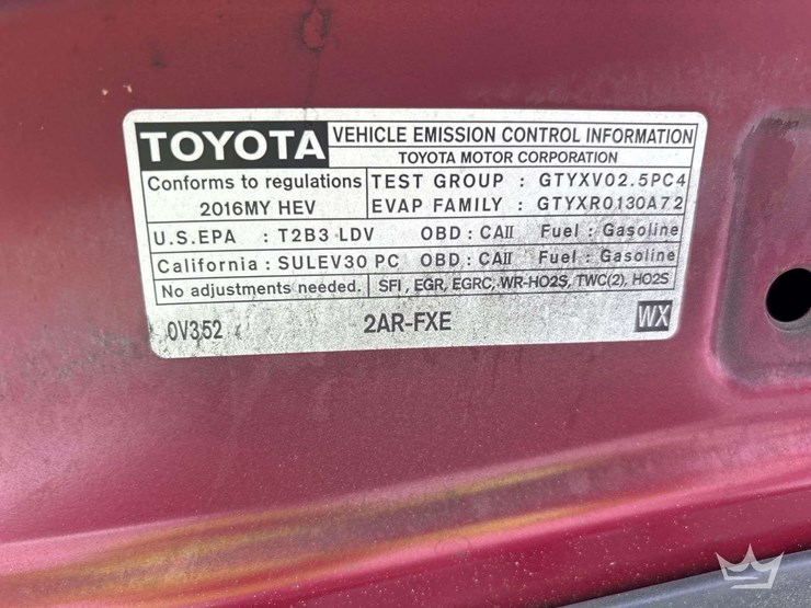 2016-toyota-camry-hybrid-sedan-image-10