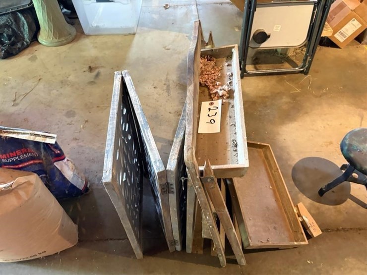 wood-3-tier-folding-shelf,-wood-trifold-mini-scre-image-2