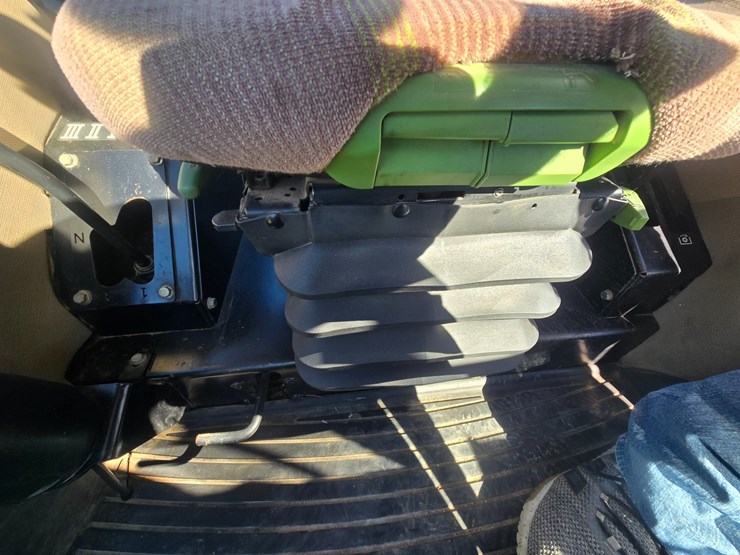 2010-john-deere-6115d-image-47