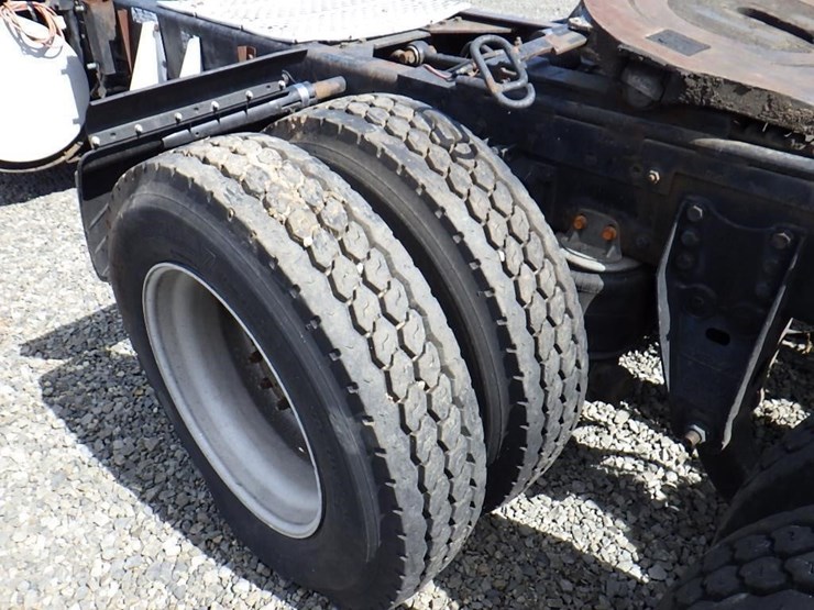2000-kenworth-w900b-image-9