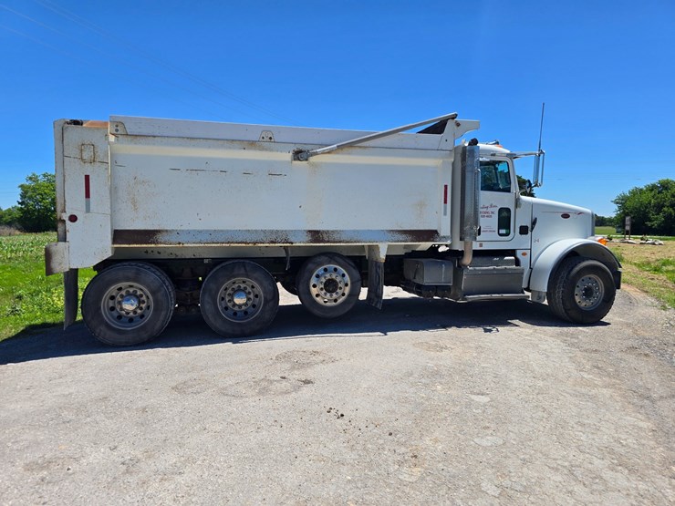 2017-peterbilt-365-image-19